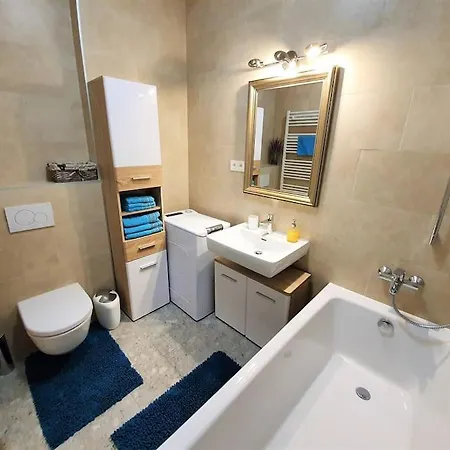 Comfy & Stylish Flat In The Centre + Parking شقة *