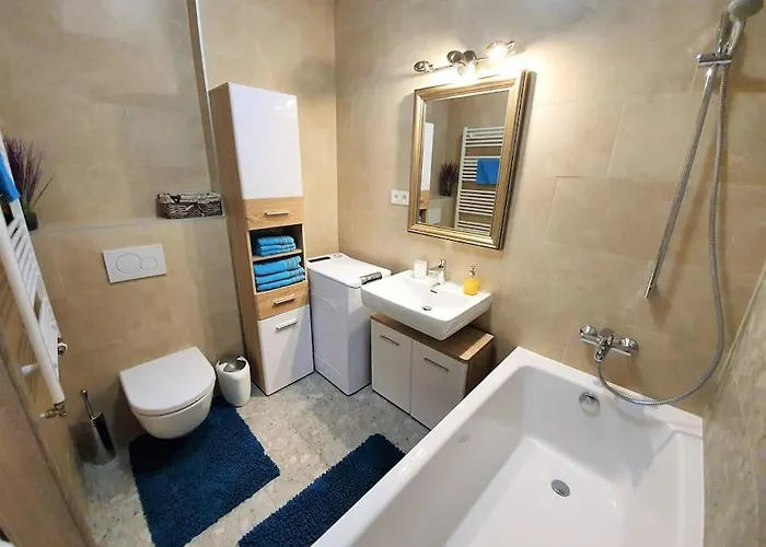 Comfy & Stylish Flat In The Centre + Parking شقة *